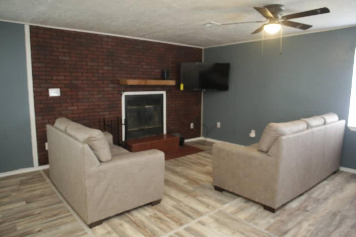 1 Bedroom With A Fireplace Close To Base ロートン エクステリア 写真